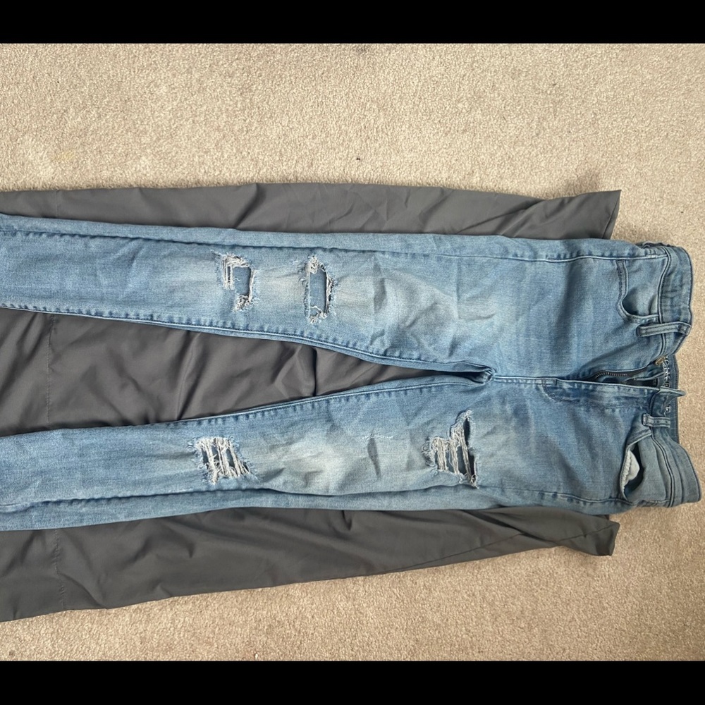 AMERICAN EAGLE JEANS